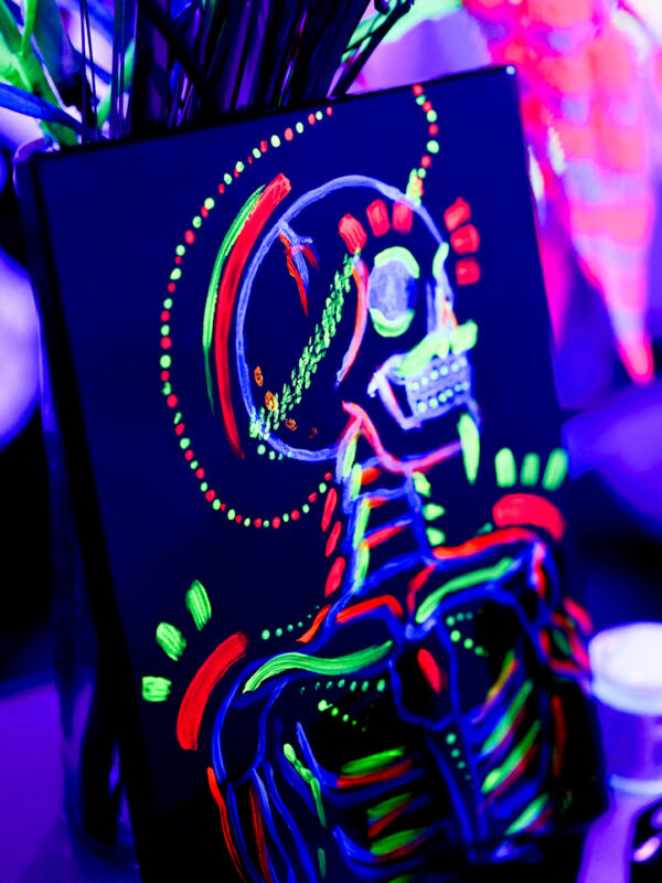 Atelier peinture dans le noir activité insolite paris